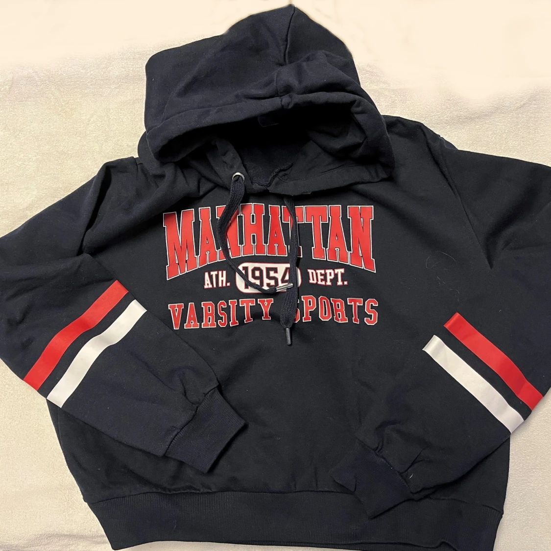 Mörkblå hoodie kort modell