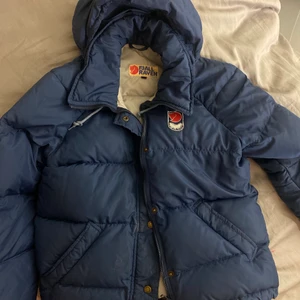 Fjällräven jacka  - En riktigt fin vintage fjällräven jacka i storlek 38! Den är inte oversised och i mycket bra skick❤️💦 