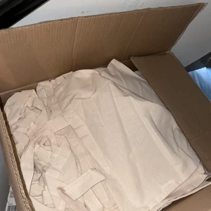 Runt 500 miljövänliga tygkassar - Säljer dessa tygkassar pga att jag har ett eget if företag där jag säljer egen trycka tygkassar och det blev en hel del kassar över som jag inte behöver! 40 kr styck eller 3000 för alla kassar!