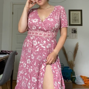 Vintage klänning - Suppper gullig klänning, som jag hade på mig 1 gång på midsommar. Vintage och köpt på stadsmissionen. Kommer från NoaNoa