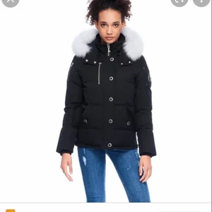 Moose Knuckles 3q Jacka - Söker en likadan (äkta) jacka med Kvitto för 2,5 ungefär med storlek S/M. 