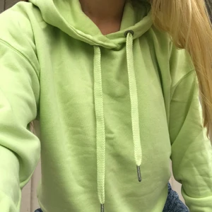 Grön hoodie - En grön hoodie i fint skick från New Look💚 100kr+frakt :)