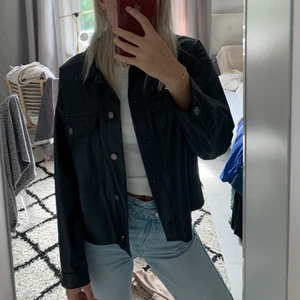 Skinnkavaj strl XS Zara - Skinnkavaj i storlek XS från Zara. Jättebra skick!