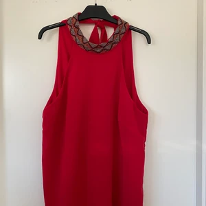 Röd topp - Storlek S