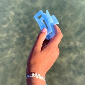 💙 HÅRKLÄMMA 💙 - Världens finaste hårklämma som passar perfekt nu till skolstart 💙 Frakten är gratis!