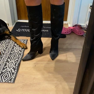 Stövlar strl 39 - Svarta stövlar strl 39 oanvända. 