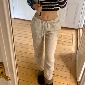 Linnebyxor  - Funderar på att sälja mina snygga linnebyxor från hm (pyjamas byxa i tvättat linne) då jag har ett par andra som jag använder mer. Strl xs som också är slutsåld 