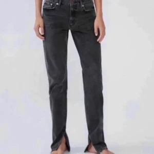 Zara slits jeans - Säljer nu dessa populära slits jeansen ifrån zara