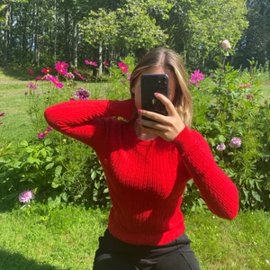 Stickad tröja från Gina - Använd ett fåtal gånger. Är mjuk och har en tightare modell.