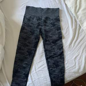 Camo tights från gymshark i storlek M