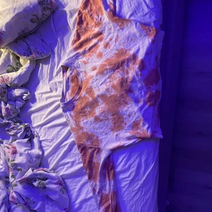 Tröja storlek S/M - Säljer en tröja från H&m. Gott skick använt några gånger.🤍 (dock lappen är borta)