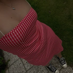 Klänning - Gullig klänning från Zara som endast är använd en gång!✨🤍