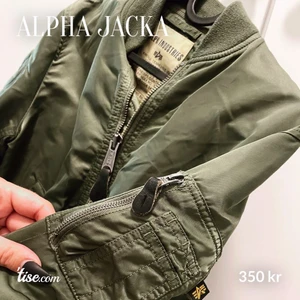 Äkta Alpha jacka  - Saknas tyvärr den röda grejen på armen ! Därav priset.. 350-300kr snabb affär 