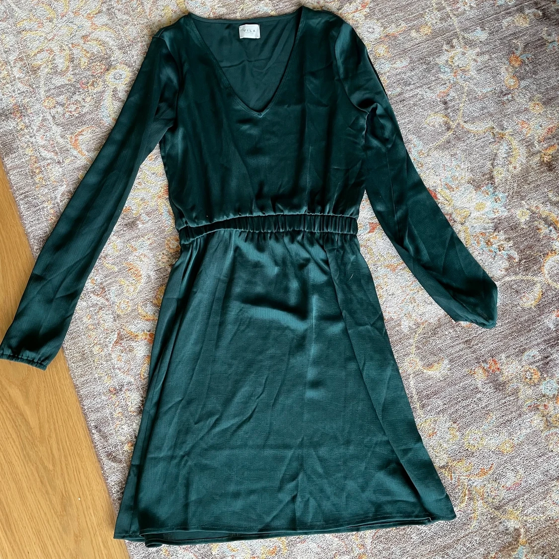 Grön satinklänning - Vila storlek 34 - 91