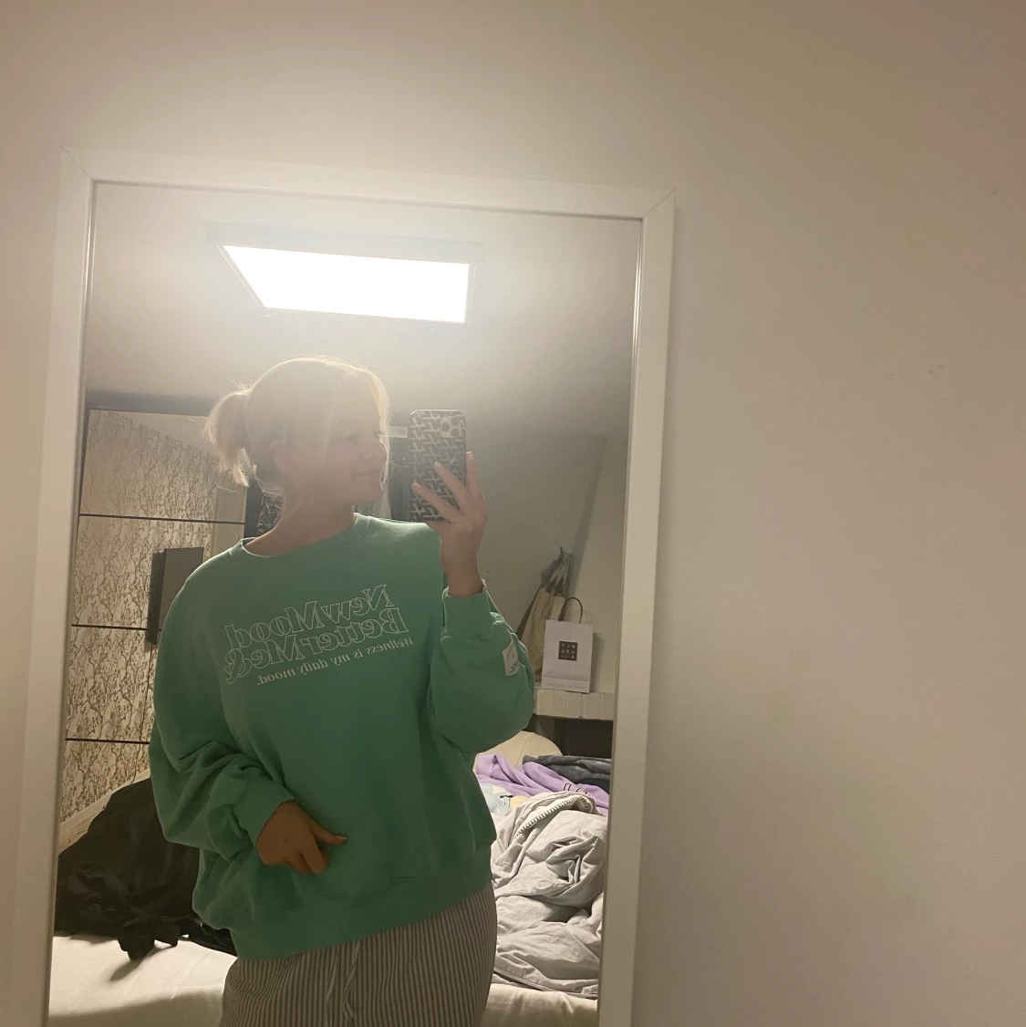 Tunn sweatshirt i mintgröna färg - 91