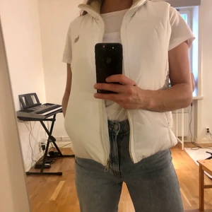 Väst från Champion  - Superskön väst från Champion. Använt endast en gång! Storlek small. 