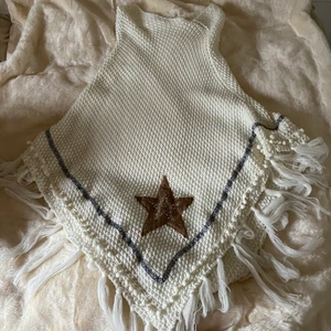 Poncho - Stickad poncho köpt på en marknad. Passar alla storlekar