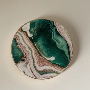 Laddplatta - Trådlös laddning från ideal of sweden. Sladd till plattan fås med, 