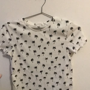 T-shirt  - Bra skick använd 2 gånger 