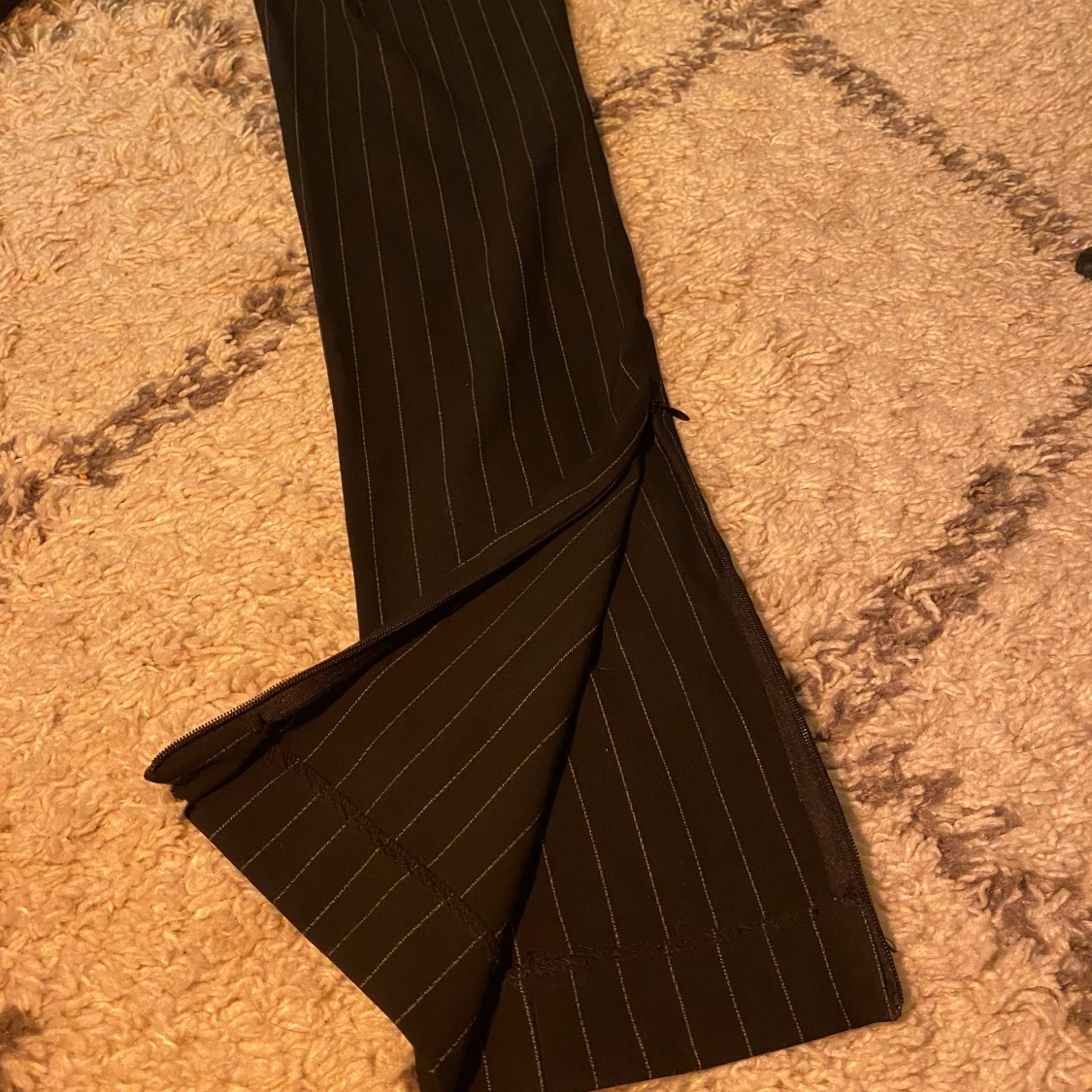 Kostymbyxor från weekday strl 34 - 91