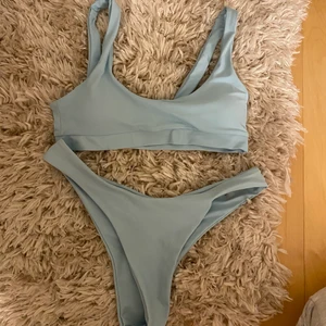 Bikini  - Bikini från shein, köpt på plick men passade inte mig så aldrig kommit till användning. Färgen syns bäst på sista bilden. GRATIS FRAKT💙💙