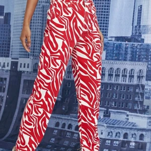Shein röda zebra byxor! Xs! - Fantastisk passform ,aldrig använda endast testade! Helt nytt skick