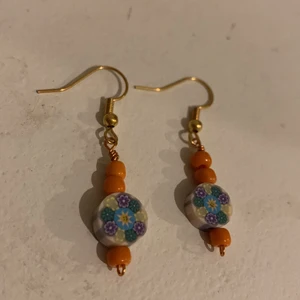  oranga örhängen  - ett år fina örhängen 