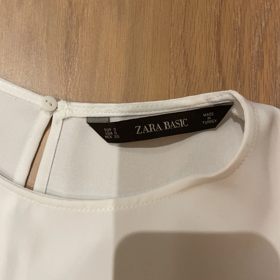 Blus i fint material från Zara strl S - 91
