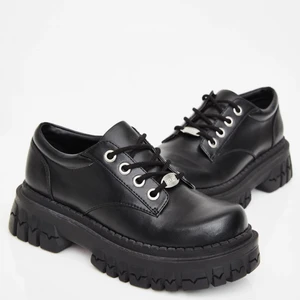 Delilas platform skor/ boots -   Delilas platform shoes❤️‍🔥’ knappt använda skriv vid frågor och egna bilder 🧑🏽‍🦽😛