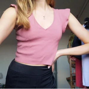 Rosa top från River Island💕 - Rosa topp från River Island med volanger i ärmarna💕