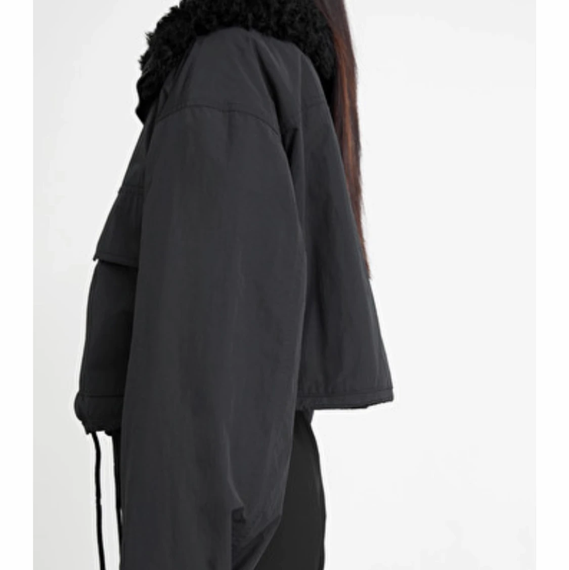 Croppad jacka med fakepäls - 91