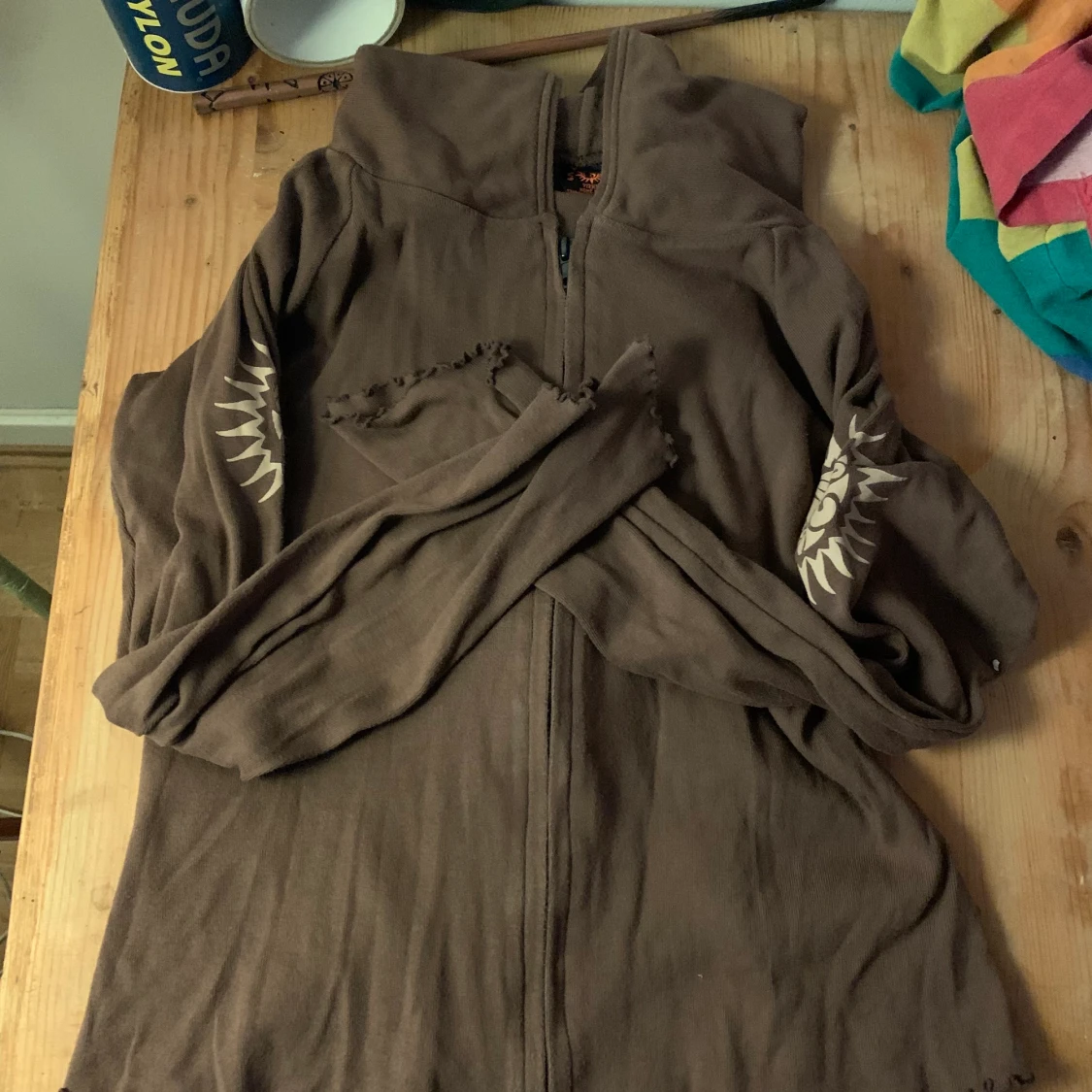 Brun hoodie med solar, storlek S