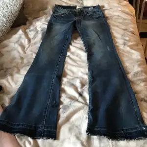Lågmidjade vintage jeans från chica london. Har tydligen en bild här på plick där jag har på mig dessa, visste tyvärr inte det, men såg nu så alla som frågat så finns de bild längre ner!!!!!!!!!🛑🛑
