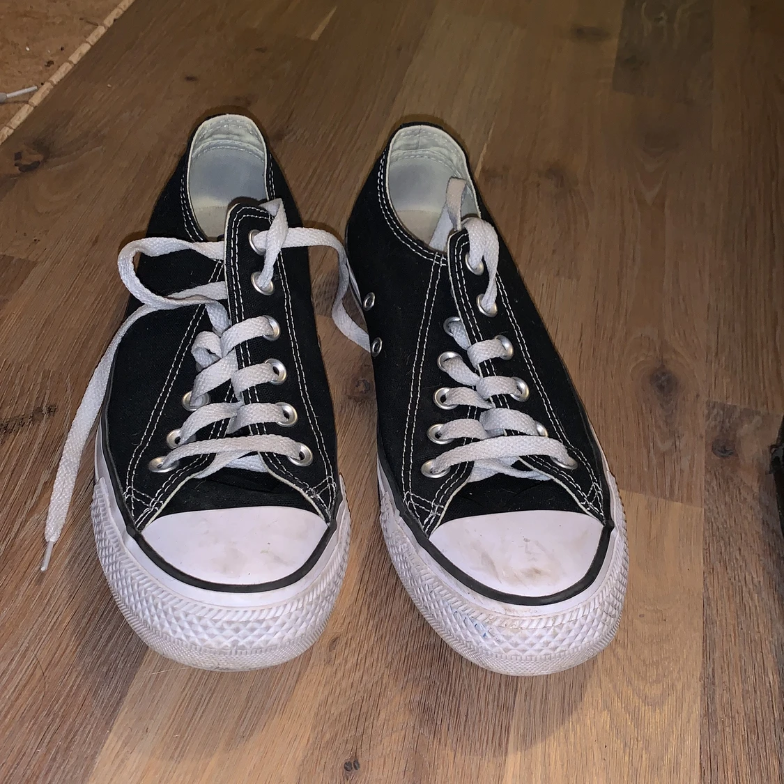Svarta låga converse - 90
