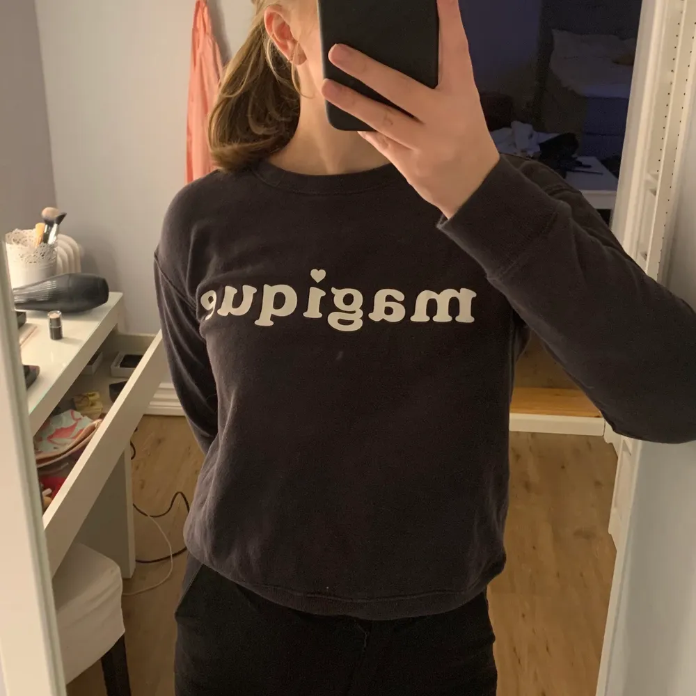 Svart sweatshirt från H&M. Originalpris-150kr.. Tröjor & Koftor.