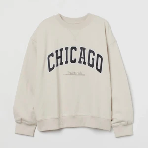 Sweatshirt 😍 - Så snygg college tröja, den är aldrig använd så helt ny. Jättemysig och passar till allt❤️