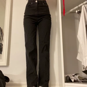 Madlady jeans - Säljer dessa jeans då de aldrig kommer till användning, endast testat. Stl 36 W:36 L:32. Jag är ca 1,70 och de sitter bra i både midja och längd! Ordinarie pris ca: 5-600 men säljer för billigare :)