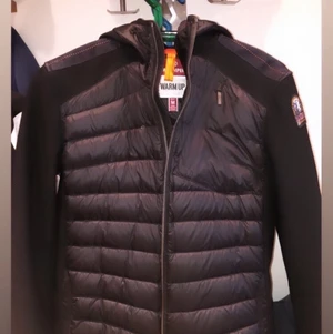 Para jumper Nolan - Köpt på N:K för cirka 3600 SEK och endast använt den 1 gång på en bal. Säljer just nu denna för en bra pris vid snabb affär. En liten scratch finns framtill men ej noterbar