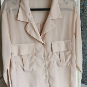 Blus strl s - Blus från shein i storlek s. Endast testad.        Köparen står för eventuell frakt, skickar med billigaste alternativet eller annat enligt önskemål ☺️