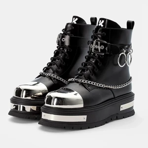 Koi skor - Har använt dom länge tyg grejen i skorna gick av men dom är i bra skick annars.