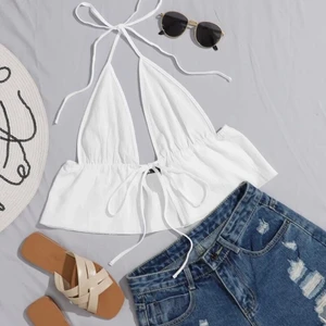 Topp från SHEIN  - Superfin festtillfällen från SHEIN. Aldrig använd. Strolek m men passa alla då den knyts på flera ställen. Kan diskutera pris. 