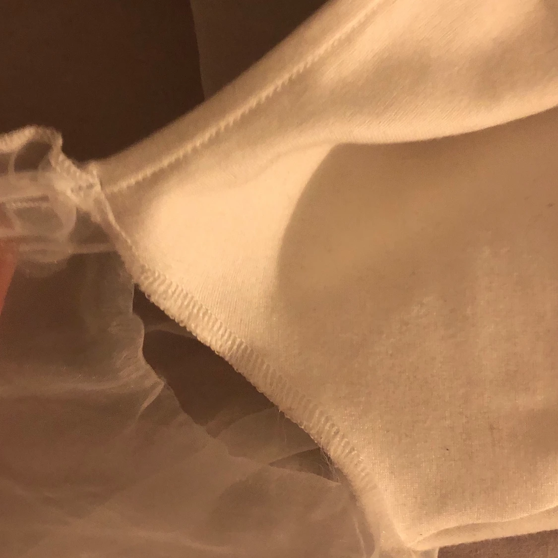 Super gullig topp med puffarmar  - 91