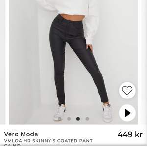 Säljer dessa jätte fina skin byxor från Vero mode, knappt använda ny pris 449kr💗