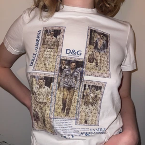 Dolce & Gabbana t-shirt - Så jävla snygg!! Lätt en av mina favorittröjor men lite för liten för mig!! Väldigt mjuk, stretchig i materialet och sjukt bekväm.