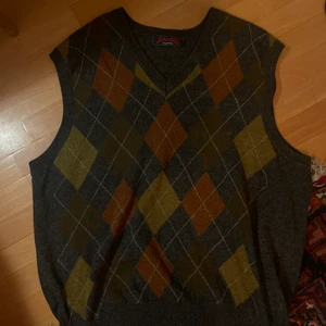 Rutig sweater vest - Slipover-väst från Jack & Jones som jag inte använder längre!! Skitsnygg och passar till det mesta men framförallt väldigt varm och skön.