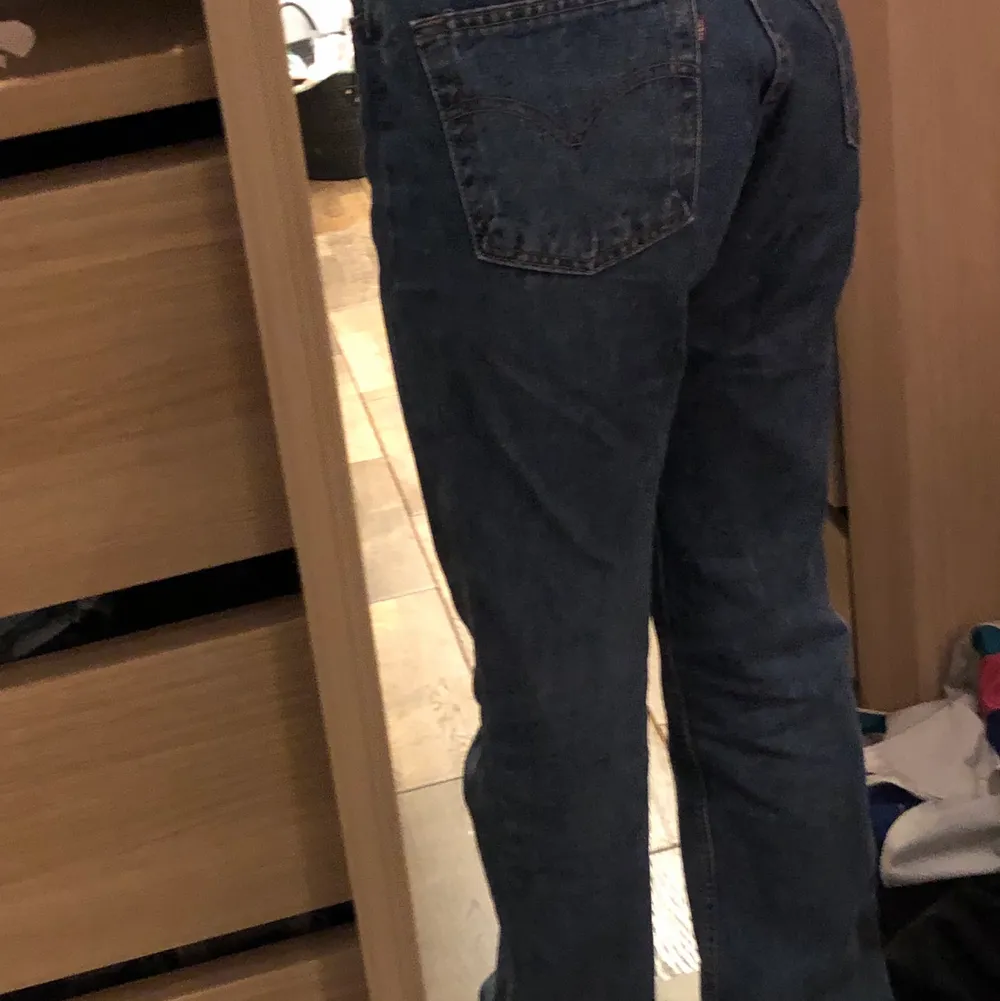 Jätte snygga jeans som tvyär blivit för stora på mig (har strlk 36, 168cm lång) storlek W31L32 🌸 390kr+frakt💘. Jeans & Byxor.