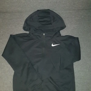 Nike kofta - Stl L men känns som xs liten på mig