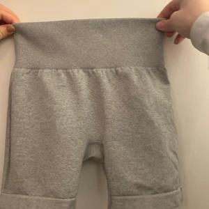 ICIW SHORTS - Kortare modell på tränings shorts. Dessa är sparsamt använda, inga fläckar osv. Storlek S . Nypris 399kr