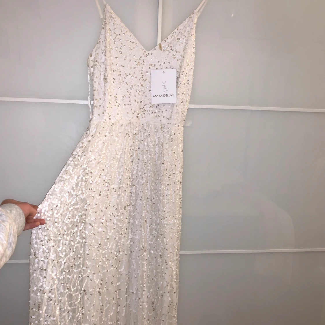 Oanvänd balklänning med paljetter - 91