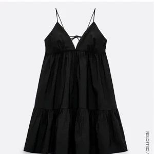 Zara klänning - Den populära zara klänningen i storlek S! Säljer då den är en aning för liten för mig.